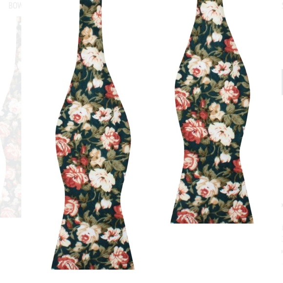 Villa D’este Italian Floral Self Bow Tie and Pocket Square Set - Picture 2 of 3